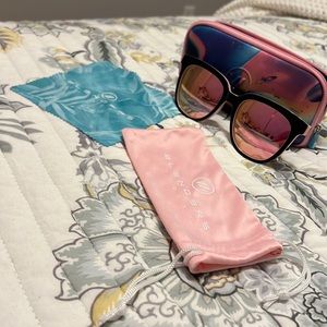 Blenders sunglasses (they are polarized)